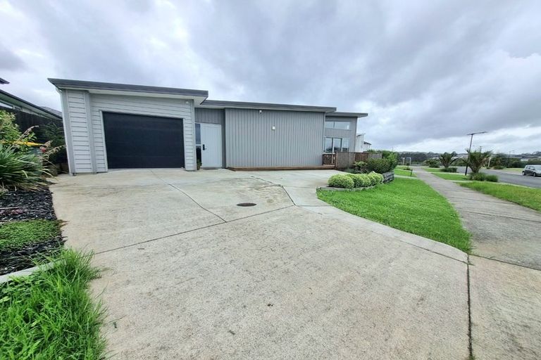 Photo of property in 42 Huarahi Pai Road, Huapai, Kumeu, 0810
