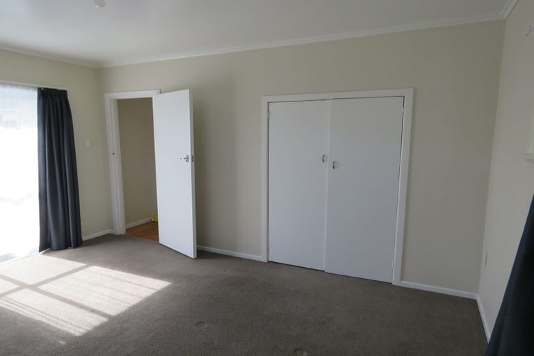 Photo of property in 21 Savoy Road, Glen Eden, Auckland, 0602