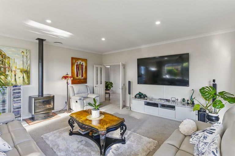 Photo of property in 41 Holcombe Drive, Paraparaumu, 5032