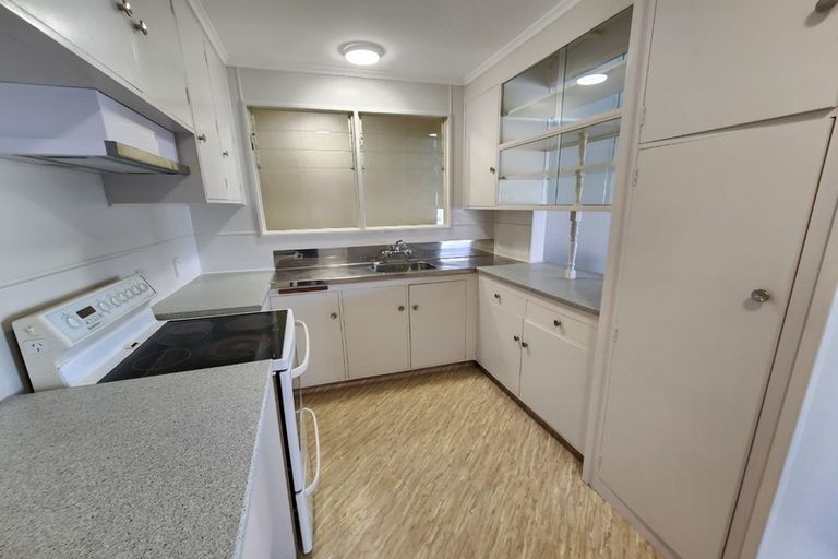 Photo of property in 8 Hillary Heights Avenue, Glendene, Auckland, 0602