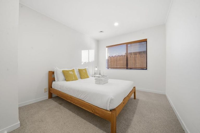 Photo of property in 1/6 Eastern Beach Road, Eastern Beach, Auckland, 2012