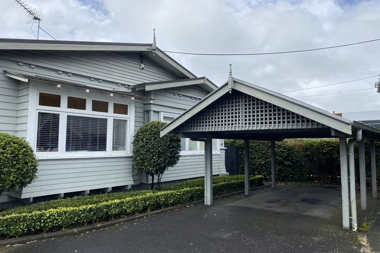 Photo of property in 1/135 Onewa Road, Northcote, Auckland, 0627