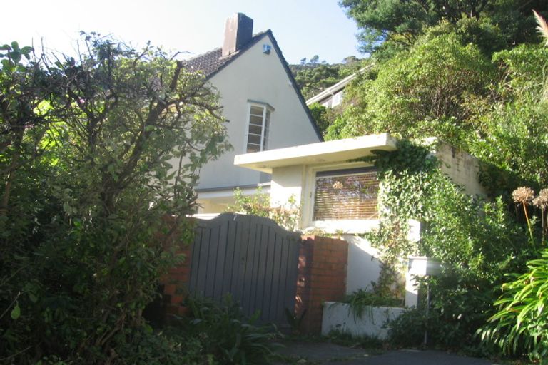 Photo of property in 7 Gill Road, Lowry Bay, Lower Hutt, 5013