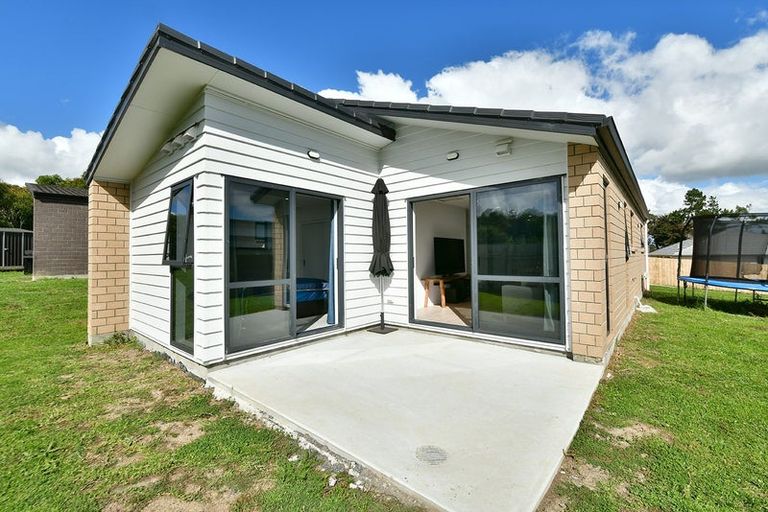 Photo of property in 16 Taupata Lane, Helensville, 0800