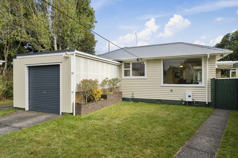 Photo of property in 39 Turakina Street, Merrilands, New Plymouth, 4312