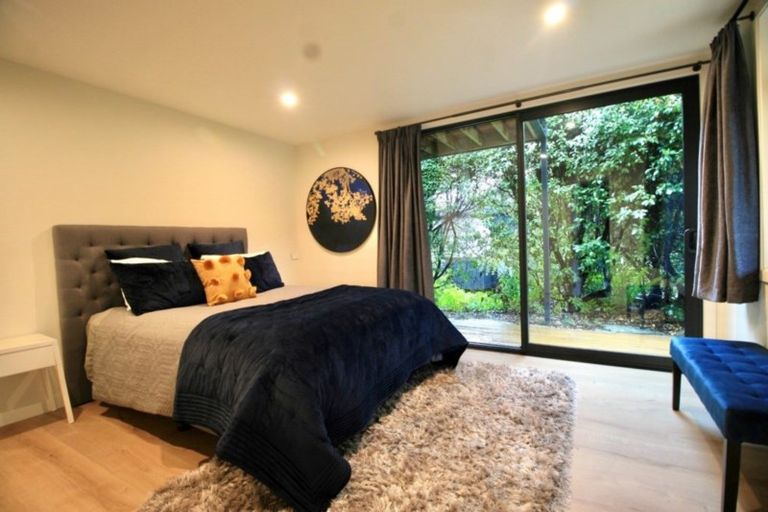 Photo of property in 34 Cedar Drive, Kelvin Heights, Queenstown, 9300