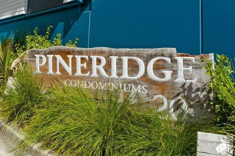 Photo of property in 2b/20 Ian Marwick Place, Birkenhead, Auckland, 0626