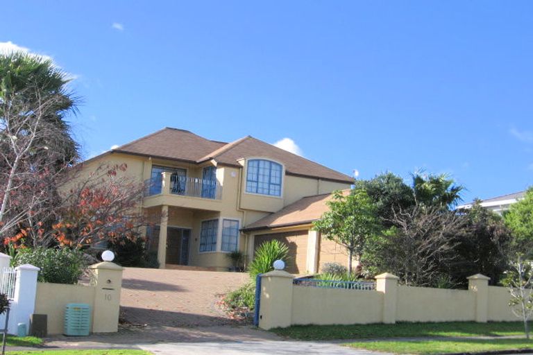 Photo of property in 10 Santa Cruz Drive, Shamrock Park, Auckland, 2016