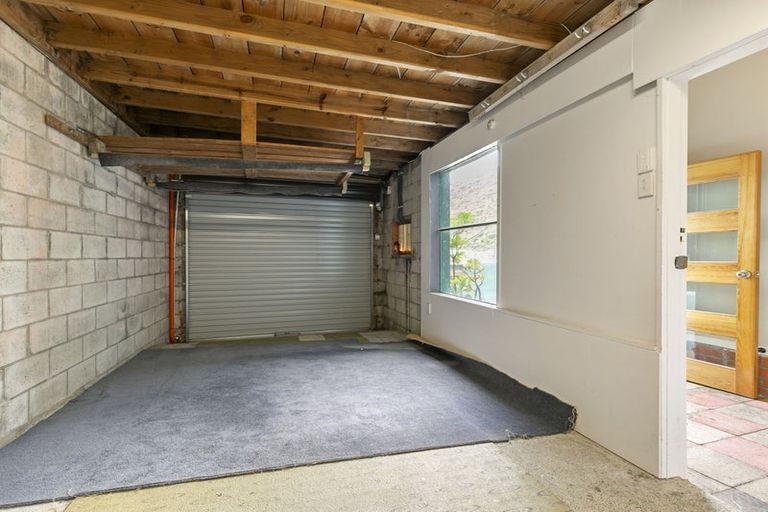 Photo of property in 32 Owhiro Bay Parade, Owhiro Bay, Wellington, 6023