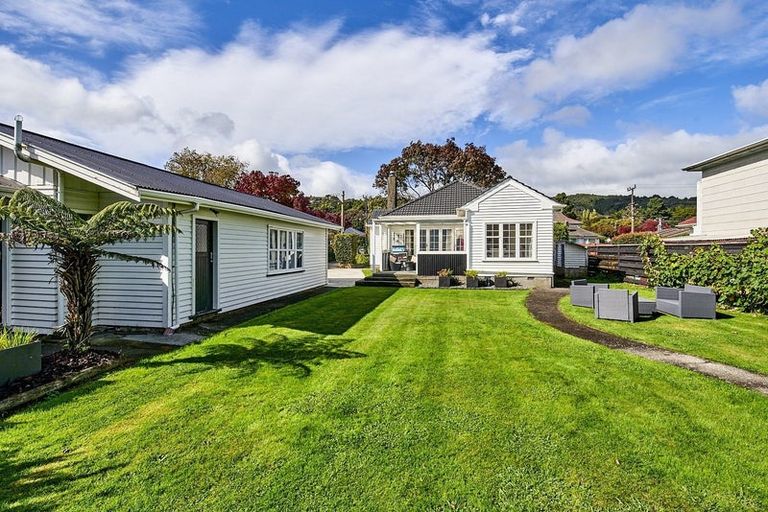 Photo of property in 36 Heretaunga Square, Silverstream, Upper Hutt, 5019
