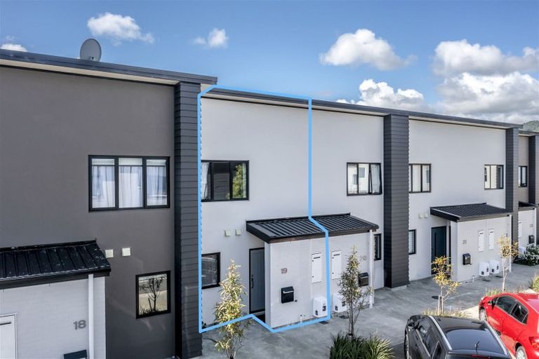 Photo of property in 19/9 Surrey Street, Tawa, Wellington, 5028