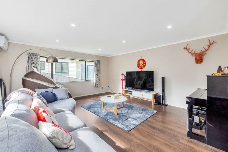 Photo of property in 43 South Kensington Way, Henderson, Auckland, 0612