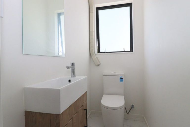 Photo of property in 16 Korokio Lane, Henderson, Auckland, 0612