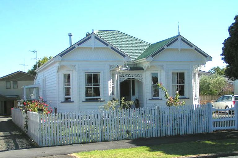 Photo of property in 1/11 Vincent Road, Northcote Point, Auckland, 0627