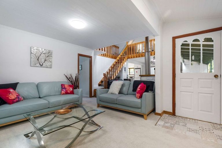 Photo of property in 25 Napuka Road, Henderson Valley, Auckland, 0612