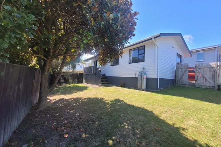 Photo of property in 10 Sombrero View, Ascot Park, Porirua, 5024