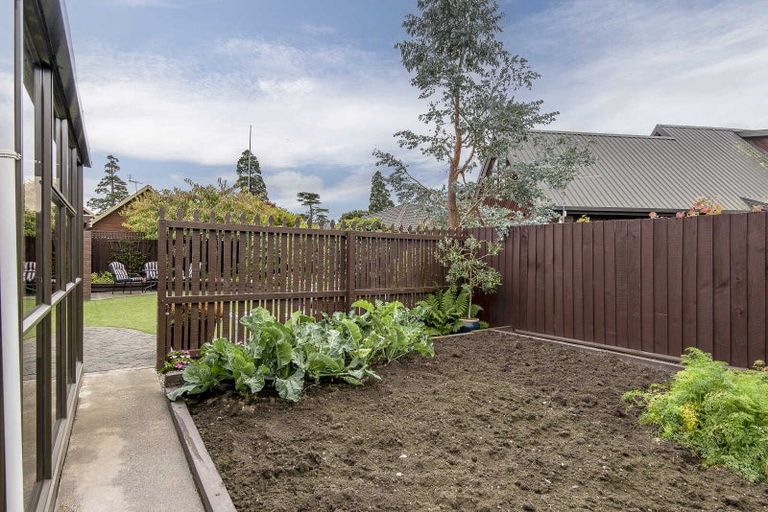 Photo of property in 2/5 Wynand Place, Sockburn, Christchurch, 8042