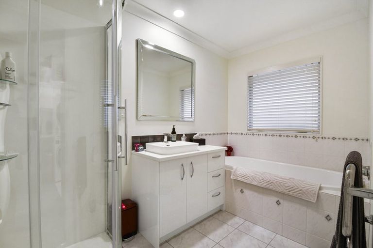 Photo of property in 160 Kittiwake Drive, Schnapper Rock, Auckland, 0632