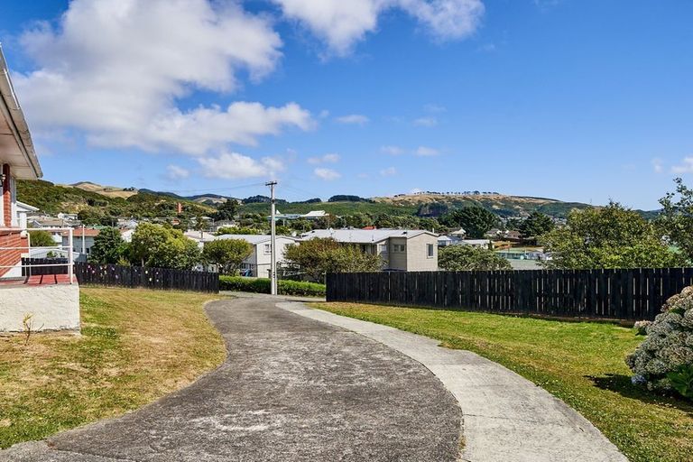 Photo of property in 29 Aberfeldy Street, Cannons Creek, Porirua, 5024