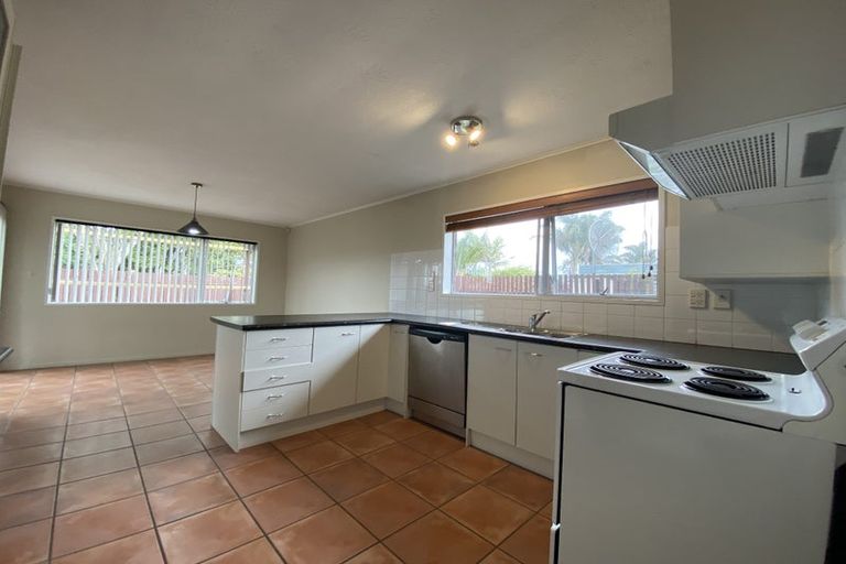 Photo of property in 6 Chichester Drive, Rosehill, Papakura, 2113