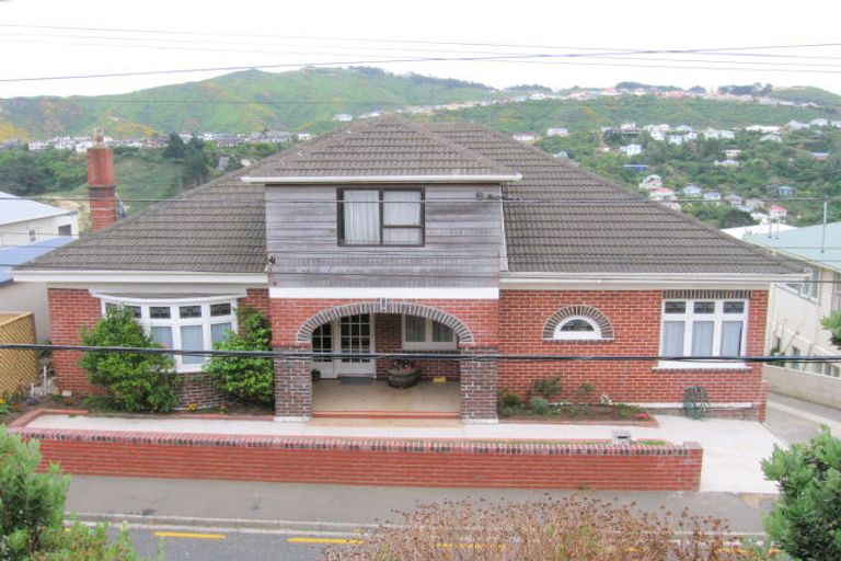 Photo of property in 6 Mills Road, Brooklyn, Wellington, 6021