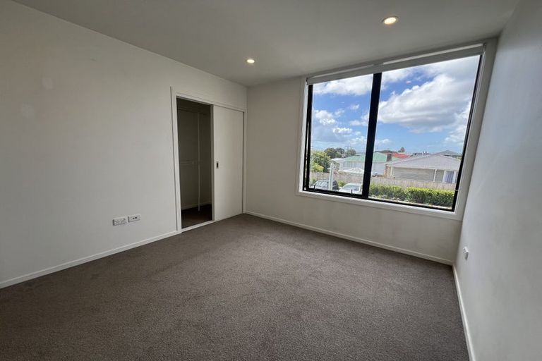Photo of property in 7/12 Tawa Road, Te Atatu Peninsula, Auckland, 0610