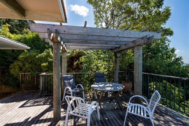 Photo of property in 453 Scenic Drive, Waiatarua, Auckland, 0612