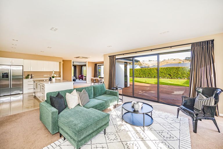 Photo of property in 2 Mcmullan Place, Oamaru North, Oamaru, 9400