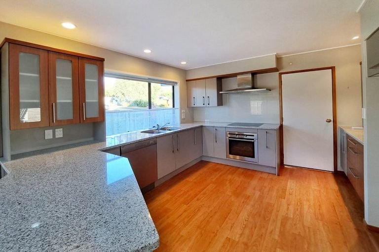 Photo of property in 18 Sharples Place, Somerville, Auckland, 2014