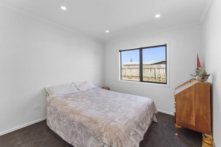 Photo of property in 57 Seagrass Place, Otaki Beach, Otaki, 5512