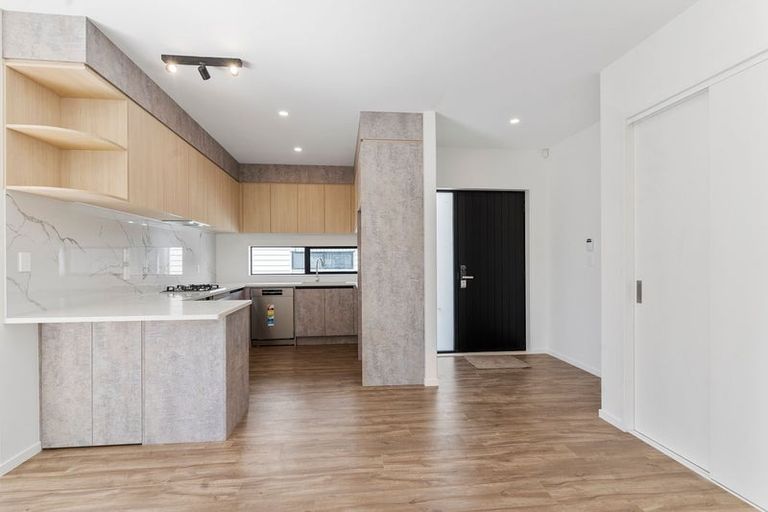 Photo of property in 101a Beach Road, Te Atatu Peninsula, 0610