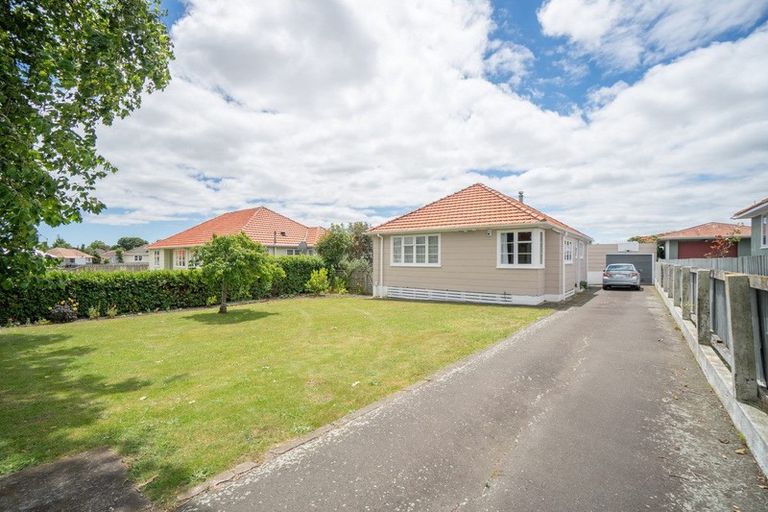 Photo of property in 6 Andrew Avenue, Roslyn, Palmerston North, 4414