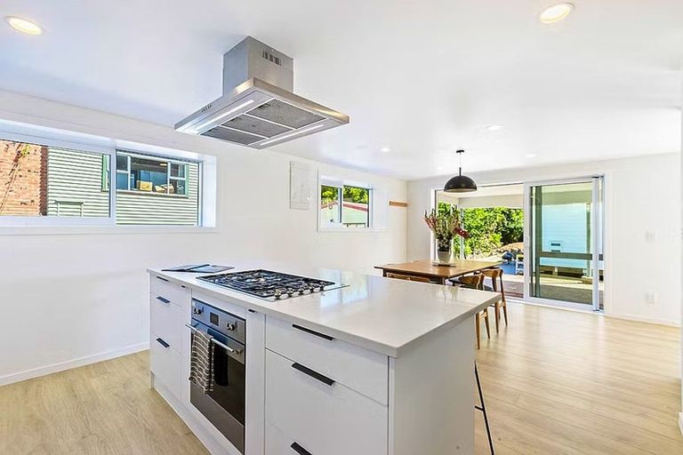 Photo of property in 6 Alston Avenue, Kelston, Auckland, 0602