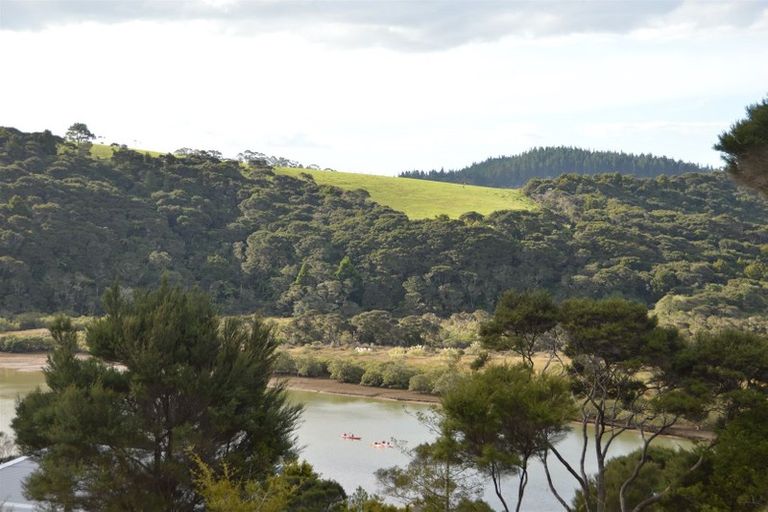 Photo of property in 14 Waterview Place, Haruru, 0204