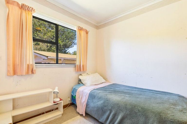Photo of property in 15 Heretaunga Square, Silverstream, Upper Hutt, 5019