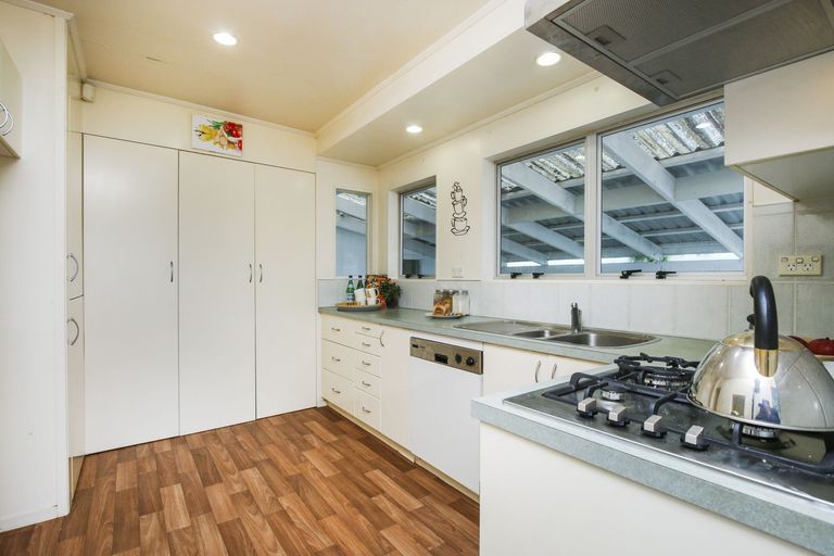 Photo of property in 3 Malmo Place, Massey, Auckland, 0614