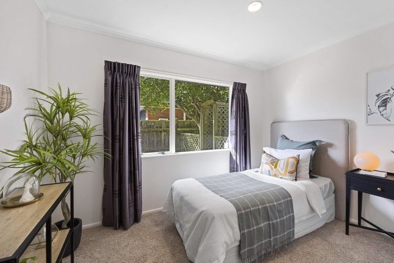 Photo of property in 17d Kinross Drive, Merrilands, New Plymouth, 4312