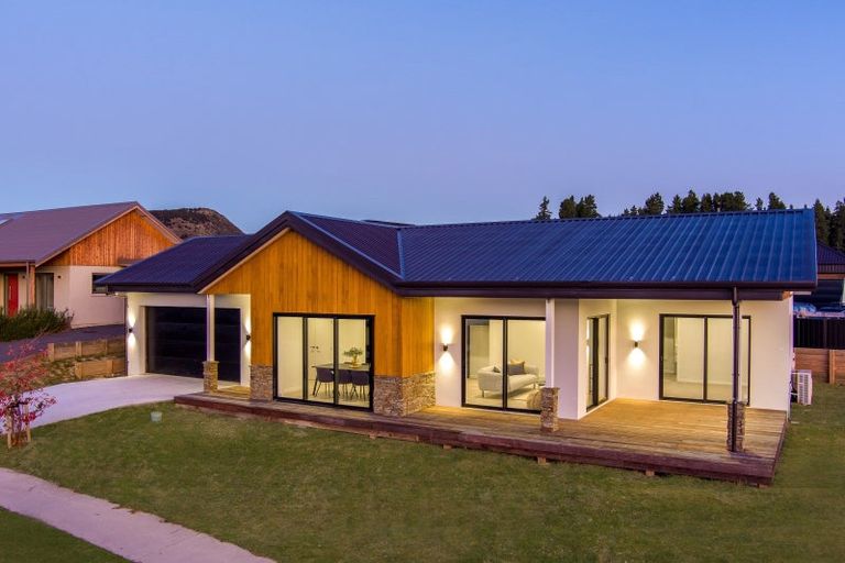 Photo of property in 27 The Heights Avenue, Wanaka, 9305