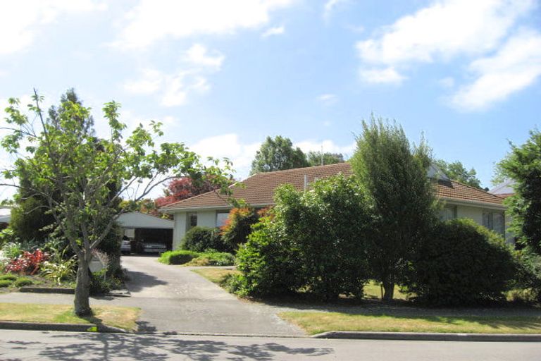 Photo of property in 1/2 Parkview Place, Avonhead, Christchurch, 8042