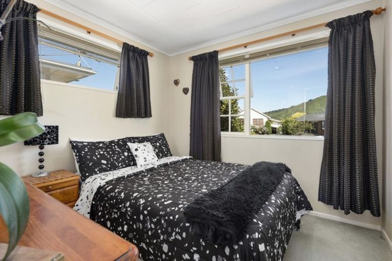 Photo of property in 14 Roband Crescent, Brown Owl, Upper Hutt, 5018
