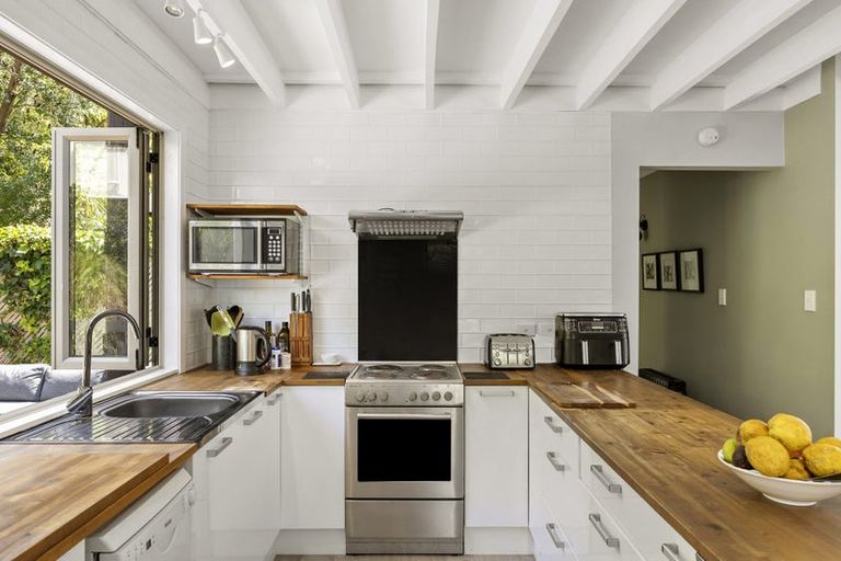 Photo of property in 3/1 Mulberry Place, Glenfield, Auckland, 0629