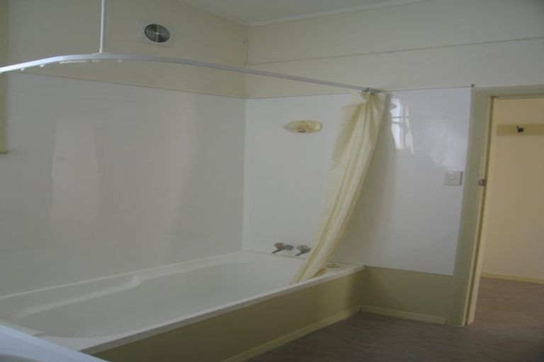 Photo of property in 213 The Parade, Island Bay, Wellington, 6023