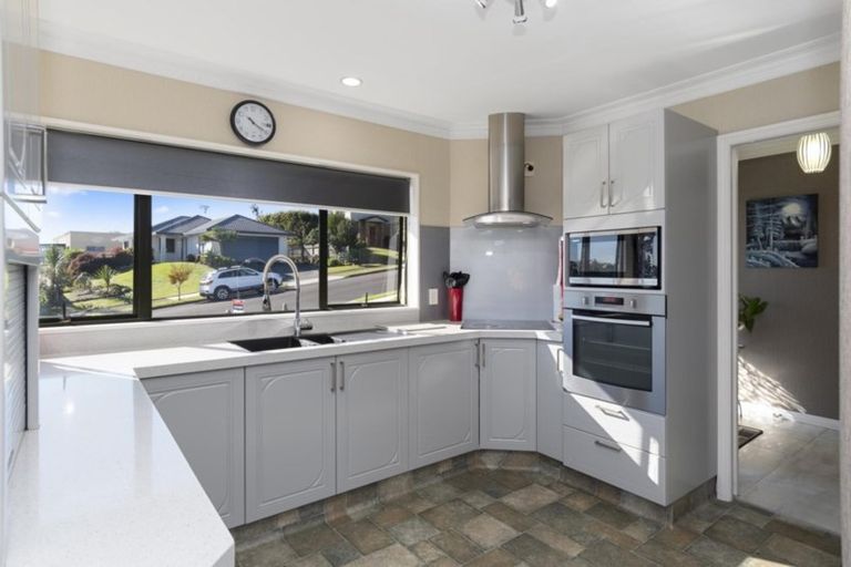 Photo of property in 60 Oteki Park Drive, Welcome Bay, Tauranga, 3112