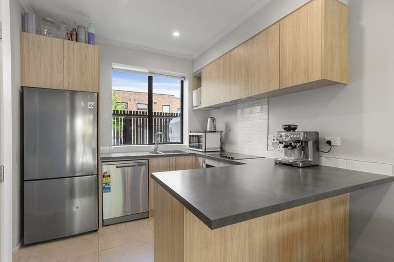 Photo of property in 7/89 Hobsonville Point Road, Hobsonville, Auckland, 0616