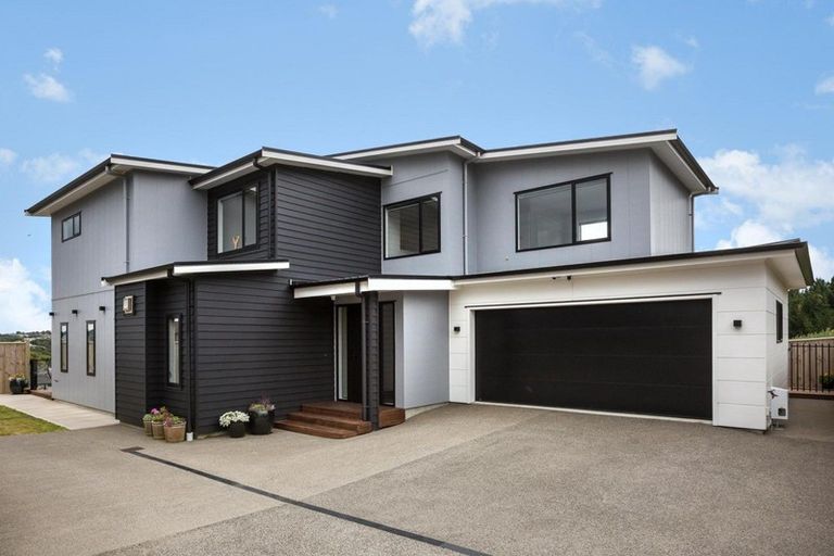 Photo of property in 15 Yorkshire Close, Whitby, Porirua, 5024