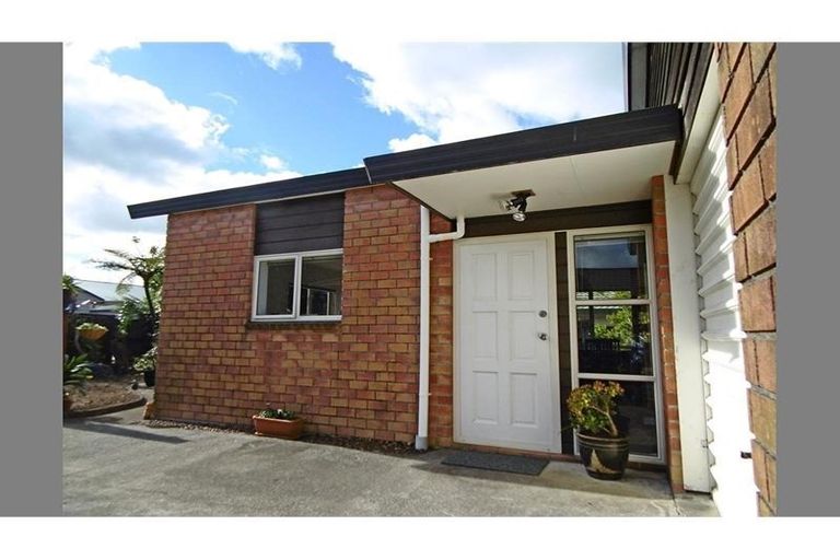 Photo of property in 118b Hutchinson Avenue, New Lynn, Auckland, 0600