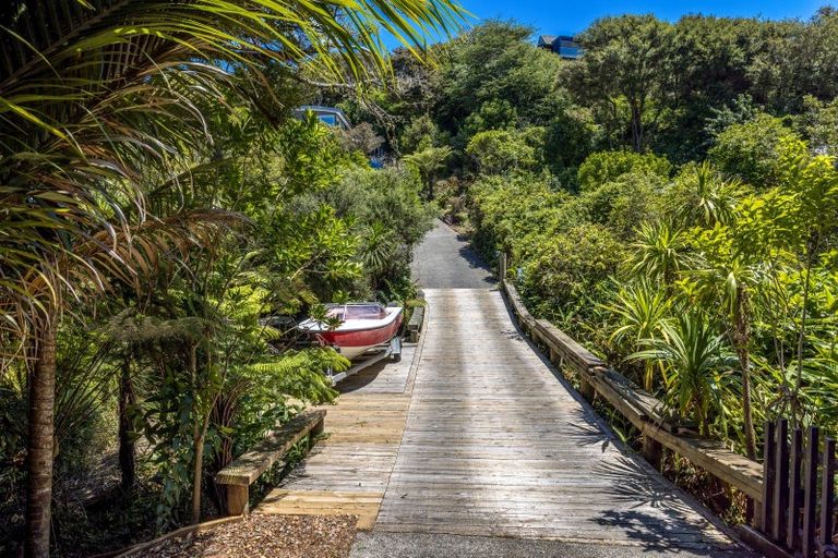 Photo of property in 18 Victoria Road South, Onetangi, Waiheke Island, 1081