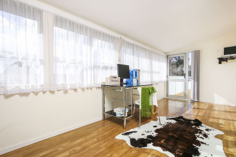 Photo of property in 3 Malmo Place, Massey, Auckland, 0614