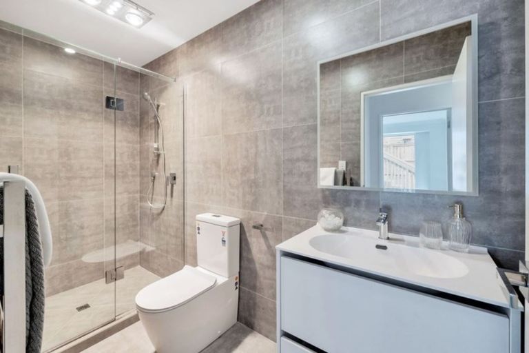 Photo of property in 4 Lagonda Rise, Oteha, Auckland, 0632