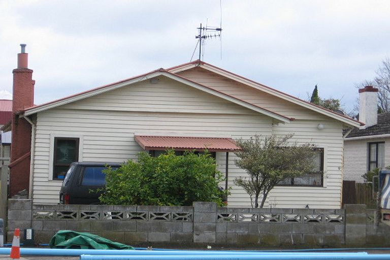 Photo of property in 9 Dahlia Street, Palmerston North, 4410